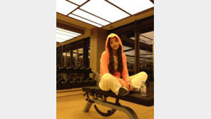 한채영 “여기서 뭐하는거지? 피곤해” 피곤셀카 공개