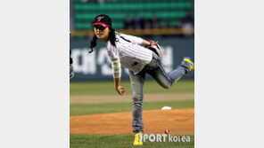 [포토] 차유람, 귀여운 양갈래 봄소녀 시구