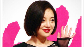 [우먼 동아일보 스타 뷰티] 장밋빛으로 물든~ 황보라의 ‘립 포인트 메이크업’ 대공개~