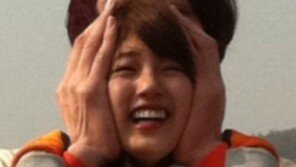 수지, 최홍만 양손에 들려 번쩍! ‘압축 중’