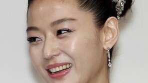 [SD포토] 새색시 전지현, ‘웃음이 끊이질 않네~’