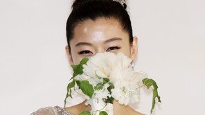 [SD포토] 전지현, 새신부의 수줍은 미소 ‘눈웃음 찡긋!’