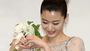 [SD포토] 전지현, 새 신부다운 ‘수줍은 미소’