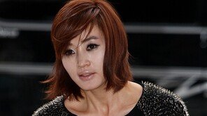 [포토] 김혜수, 쇄골 깜짝노출… ‘잠깐인데 인상적’