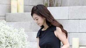 [SD포토] 한예슬 ‘앗 치마가…’