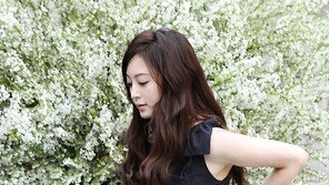 [SD포토] ‘전지현 결혼식’ 한예슬, 앞에 보랴 뒤에 신경쓰랴 ‘바빠!’