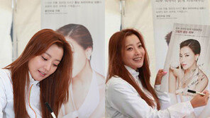 김희선, 봄나들이 공식석상 ‘방부제 미모 과시’