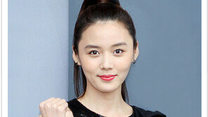 [우먼 동아일보 스타 뷰티] 고나은의 속눈썹을 강조한 깔끔한 아이라인 메이크업 노하우 공개