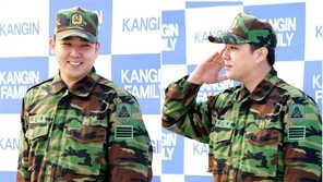 [SD포토] 강인 ‘거수경례 타이밍 못맞쳤네~’