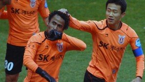 ‘작은 거인’ 산토스, 공격포인트 1위 등극