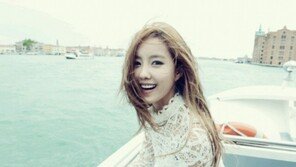 티아라 효민, 하얀 원피스로 ‘청순 매력’ 물씬
