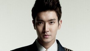 [연예 뉴스 스테이션] 슈주 최시원, 샤넬 수석 디자이너와 화보 촬영