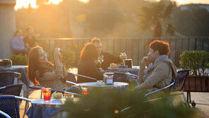 유진-기태영, 석양 배경으로 로맨틱 키스