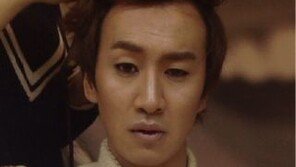 ‘아이라인 그리는 남자’ 이광수 “모델포스 폭발”