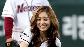 [포토] 달샤벳 아영, ‘깜찍한 사인’