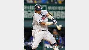 [포토] 최준석 3점포 쾅…장원삼 ‘1회 8실점’