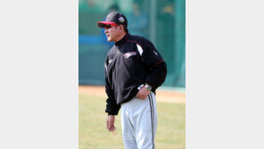 “내일 선발 주키치 쓸까 말까” 초보 김기태 감독 ‘연막작전