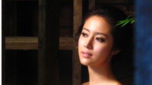 최송현, 단아한 웨딩드레스 속 반전몸매 ‘깜짝’