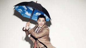 ‘납뜩이’ 조정석, 우산 들고 하늘 날아갈 기세