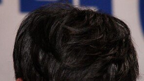 [SD포토] 김수현, 팬들의 환호에 ‘쑥스러워’