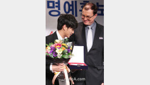 [SD포토] 이참, 김수현에게 무슨 소리 들었길래 ‘아빠미소’