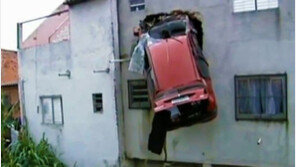 헉! ‘황당사고’… 푸조 2층집으로 돌진한 이유는?