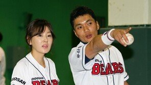 [포토] 이종욱에게 한 수 배우는 박진희, 눈빛이 ‘똘망똘망’