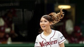 [포토] 브레이브걸스 서아, ‘헛 스윙 했지만 괜찮아요~’