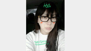 신애, 깜찍 발랄 셀카… ‘아기 엄마 맞아?’