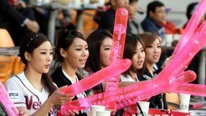 [포토] 브레이브걸스, ‘야구경기에 푹 빠졌어요~’