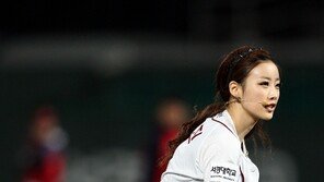 예진, 눈빛부터 돌변 ‘시구아닌 화보찍는 줄’