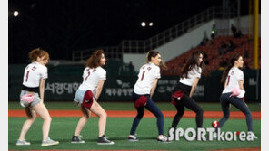 [포토] 브레이브걸스, 그라운드위에서 섹시한 엉덩이 춤