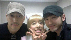 써니 간호사 복장, “간호사 복장에도 깜찍한 모습!”