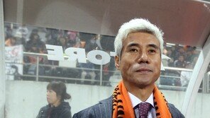 7전8기!…독오른 방울뱀 “천적 서울 삼켜라”