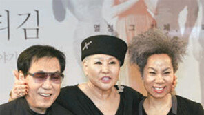 “영남이가 재밌게 쓰잖아? 그래서 맡겼지”… 패티김 대담식 자서전 출간