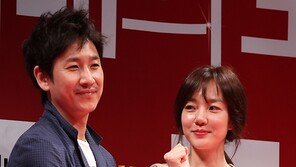 [SD포토] 임수정 ‘이선균씨 파이팅 해야죠~’