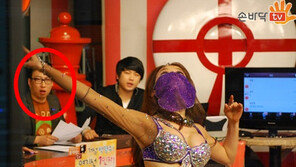 박명수, 걸그룹 비키니 댄스에 넋 놓아…‘입이 헤벌쭉’