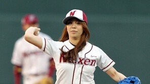 [포토] 에일리, ‘시구 갑니다~!’