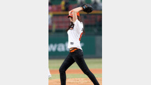 [포토] 조향기, 명품시구…‘프로선수 뺨치네~’