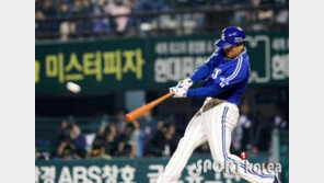 [포토] 이승엽, 2호 홈런 작렬