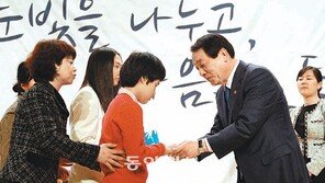 권재진 법무, 직접 녹음한 동화구연 오디오북 전달