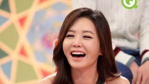 강예빈, 가슴 라인 노출 파격적인 방송의상 ‘논란’