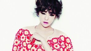 가인, 수영복 착시 파격 의상 ‘각선미 여전’