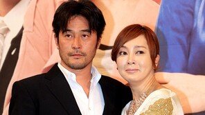 [포토] 이승연, 최민수 허리를 ‘꽉’…못된 손?