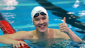 박태환, 동아수영 자유형 200m도 대회신기록…2관왕 등극