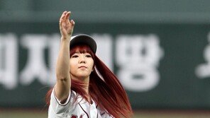 [포토] 씨리얼 앤제이, 머리결 찰랑이며 시구