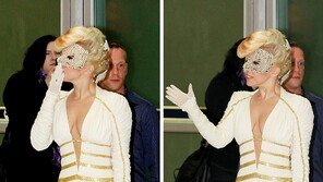 [포토] 레이디 가가 입국… ‘19금’ 공항패션 종결자!