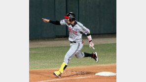 홈런 러시 정성훈 ‘행운의 방망이’ 덕봤네∼