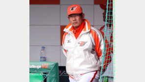 한대화 감독 “말끔해진 청주구장도, 하늘도 야속해”