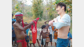 [오늘의 채널A]원시생활 아에타족 아가씨들 “아이돌!” 환호